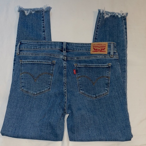Levi jeans. Size 28. 711 skinny - Picture 4 of 5